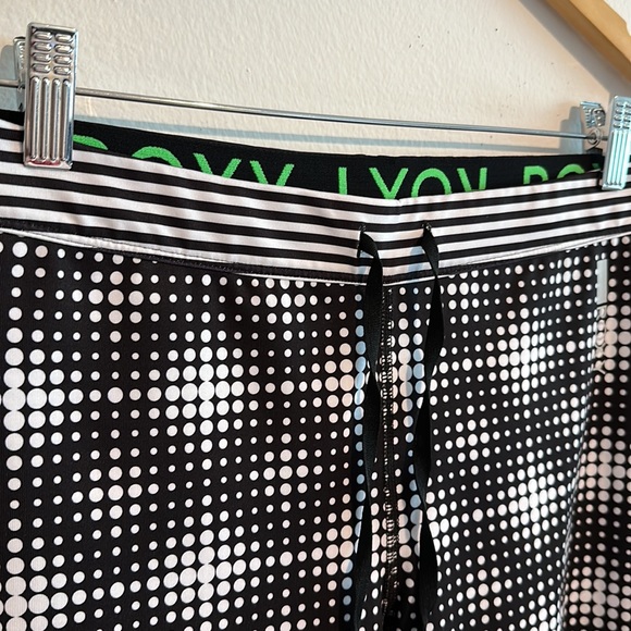 Roxy Stay On Capris - Picture 3 of 9